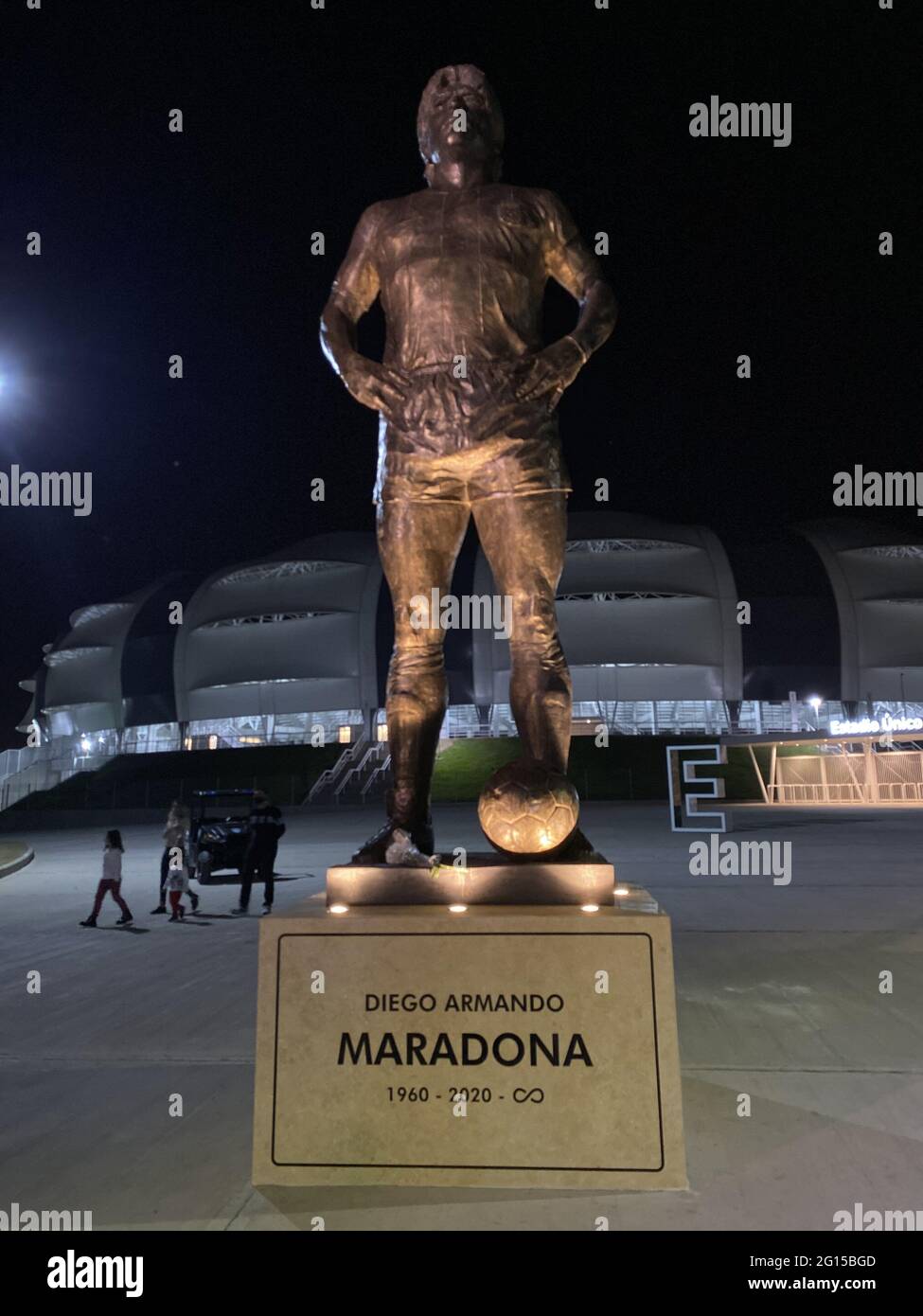 Santiago del Estero, Argentina. 4th June, 2021. (INT) Statue of Diego Maradona in front of Santiago del Estero Stadium. June 4, 2021, Santiago del Estero, Argentina: The Argentinan National Soccer team paid tribute by unveiling the statue of Diego Maradona, the late Argentinan soccer player in front of Madre de Ciudades stadium in Santiago del Estero, Argentina on Thursday (3) before their World Cup qualifier match against Chile. They played with an image of Maradona on their Jerseys. Credit: Mel Valle/Thenews2 Credit: Mel Valle/TheNEWS2/ZUMA Wire/Alamy Live News Stock Photo