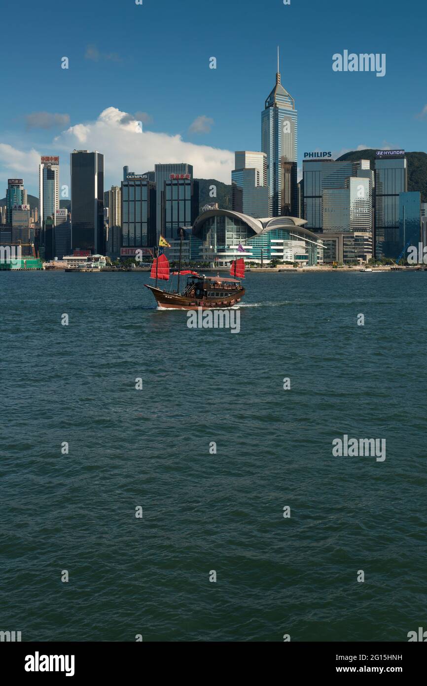 https://c8.alamy.com/comp/2G15HNH/the-aqua-luna-a-replica-chinese-junk-used-for-cruises-passes-the-convention-and-exhibition-centre-and-the-tall-buildings-of-wan-chai-hong-kong-2G15HNH.jpg