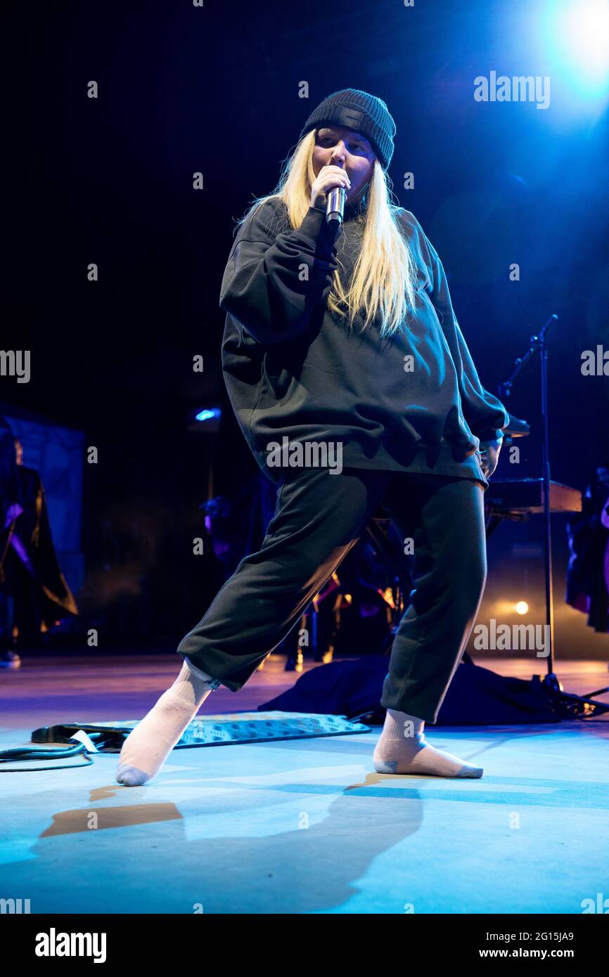 And I, an award winning female Australian pop singer performs a live concert in Australia Stock Photo - Alamy