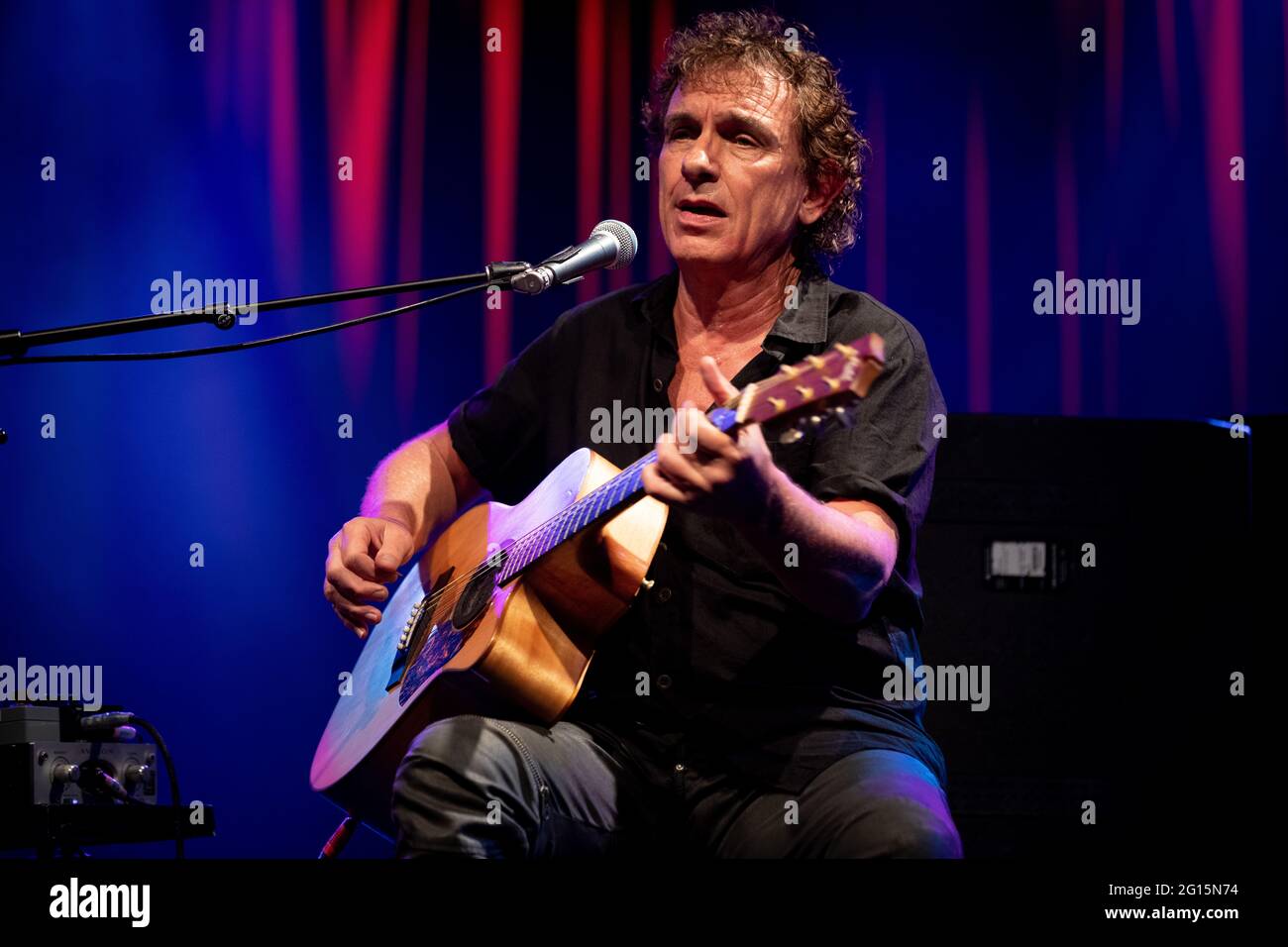 Ian Moss (Cold Chisel) performs a live solo show to celebrate 30 years