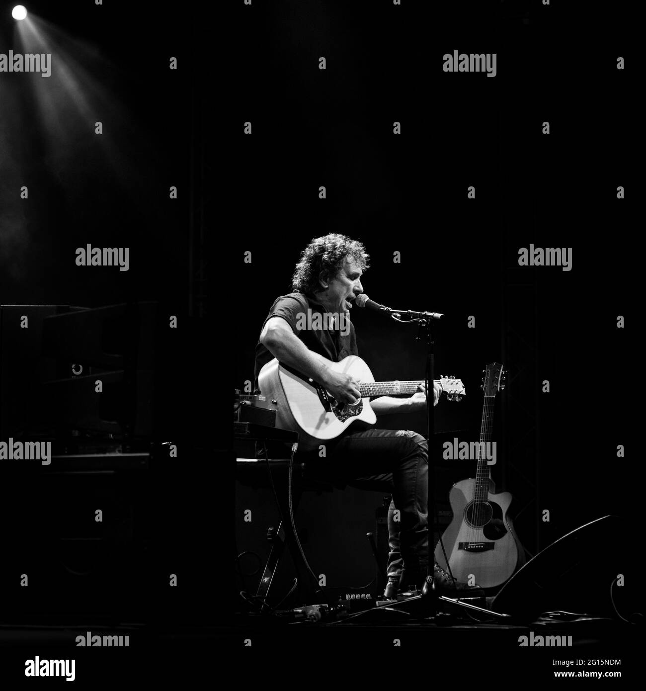 Ian Moss (Cold Chisel) performs a live solo show to celebrate 30 years