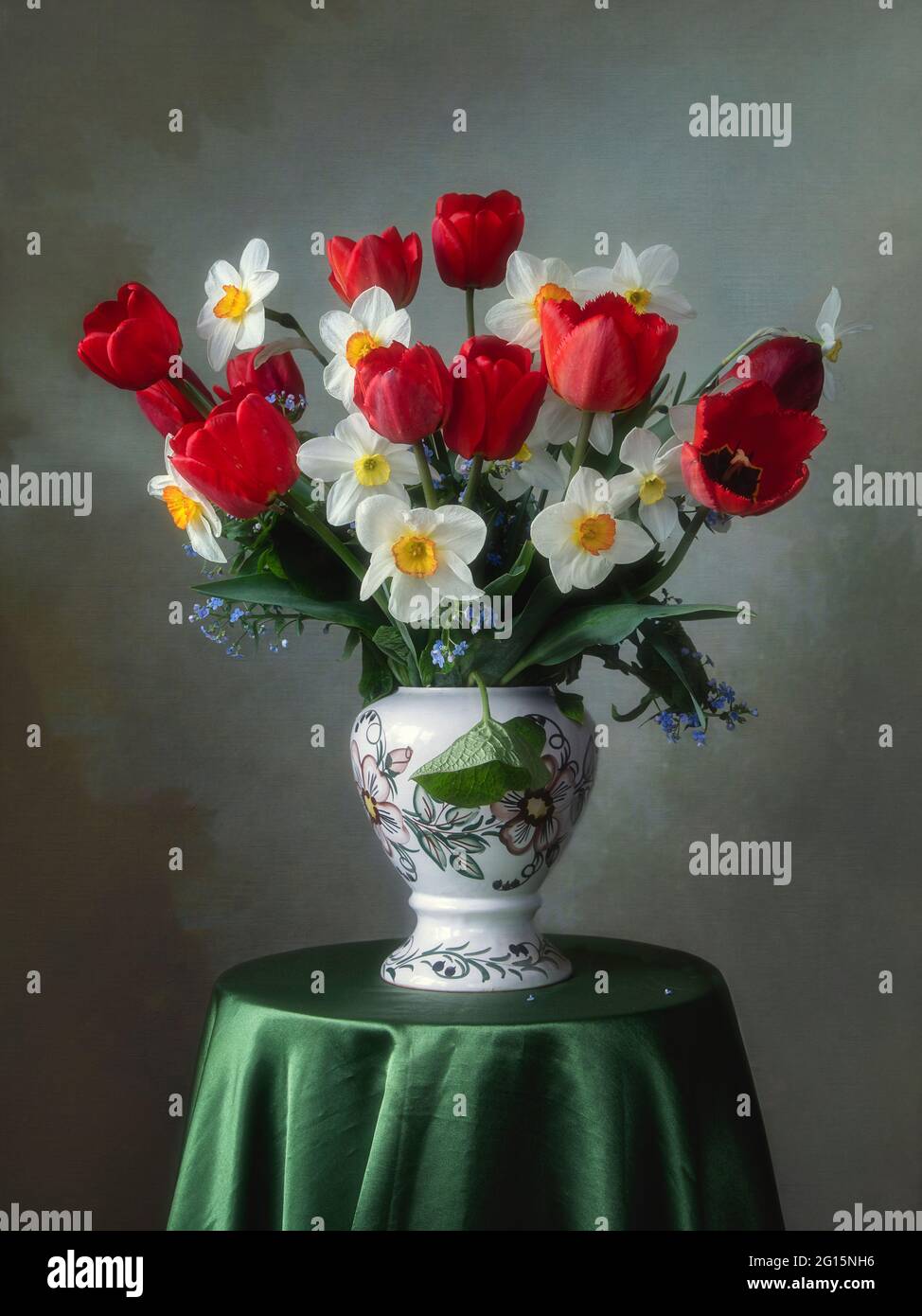 Still life with splendid bouquet of flowers Stock Photo - Alamy