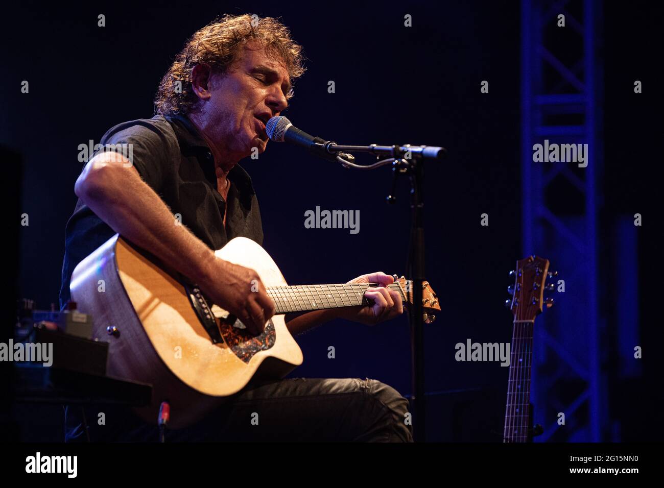 Ian Moss (Cold Chisel) performs a live solo show to celebrate 30 years