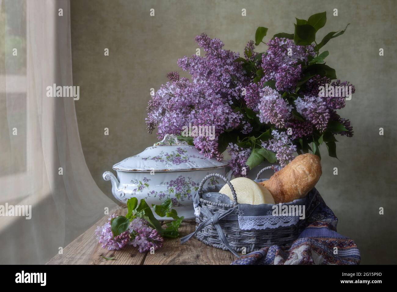 Floral still life with lilac bouquet Stock Photo - Alamy