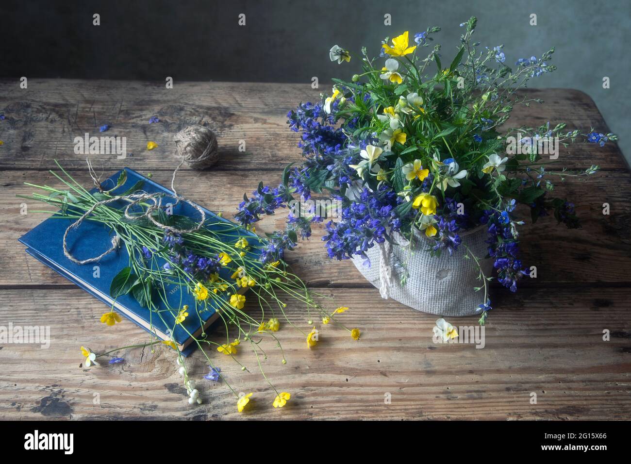 Still life with splendid bouquet of wild flowers Stock Photo - Alamy