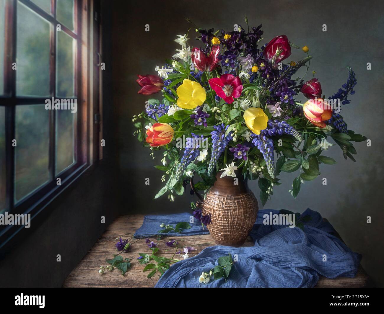 Still life with luxurious bouquet of flowers Stock Photo - Alamy