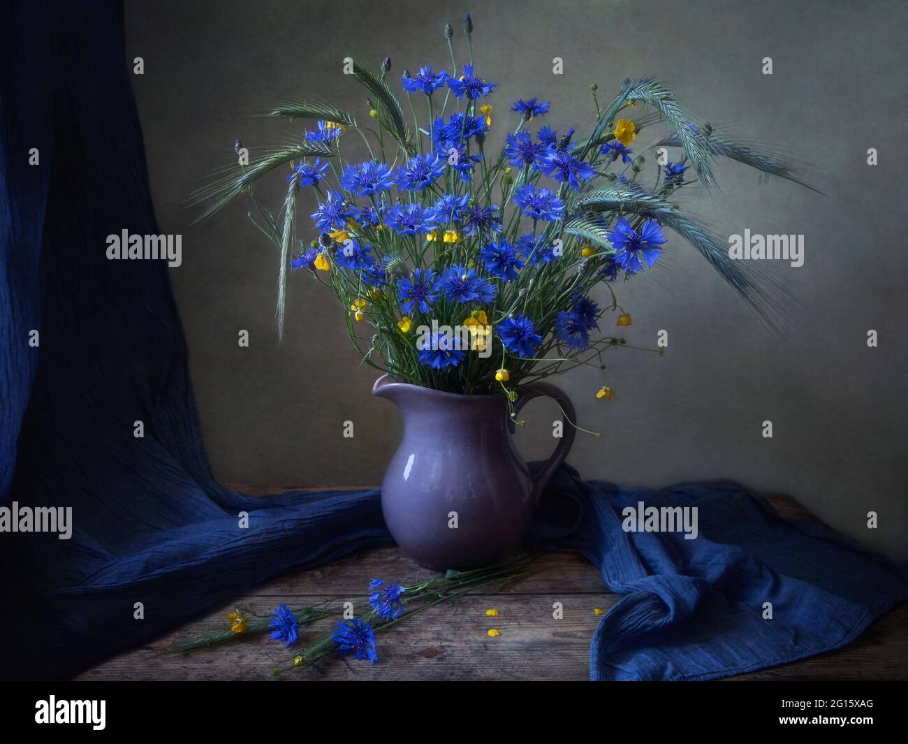 Still life with splendid bouquet of wildflowers Stock Photo - Alamy