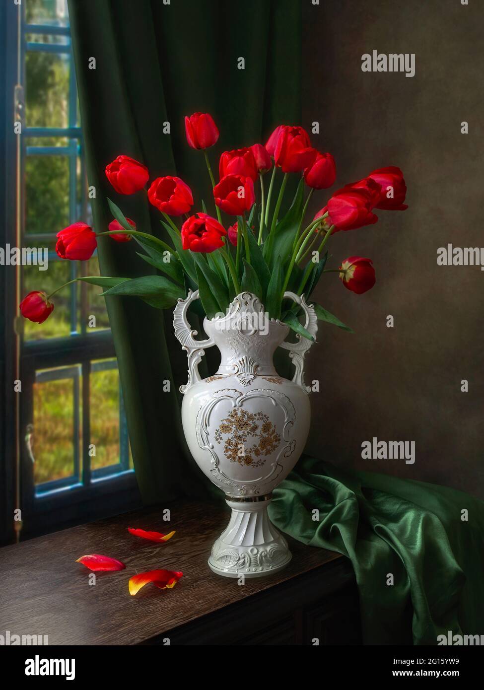 Still life with splendid bouquet of flowers Stock Photo - Alamy