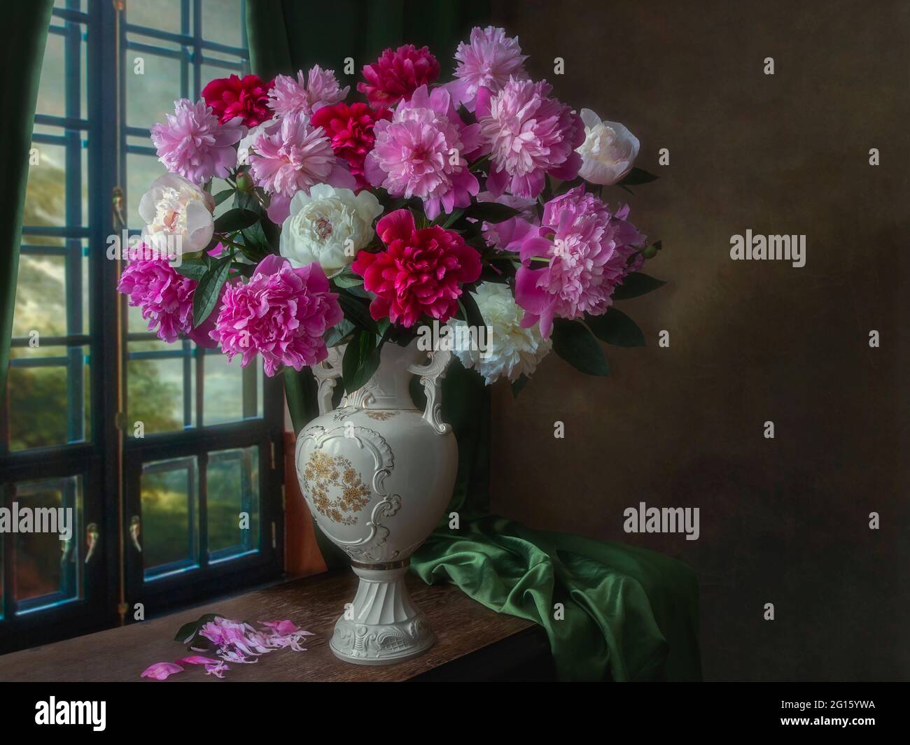 Still life with splendid bouquet of flowers Stock Photo - Alamy
