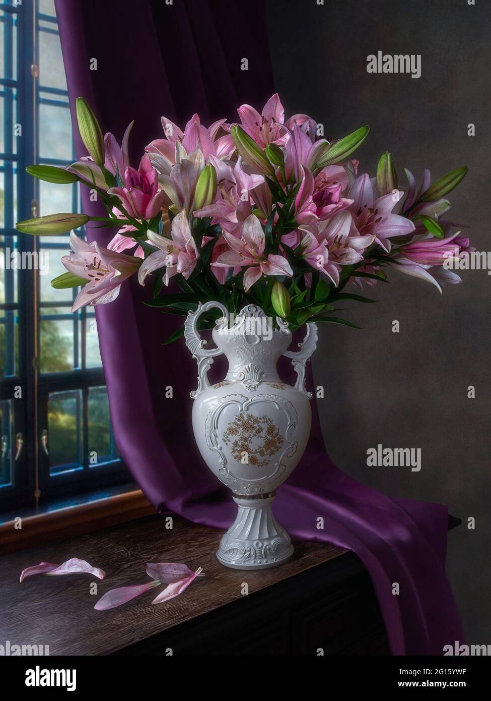 Still life with splendid bouquet of flowers Stock Photo - Alamy
