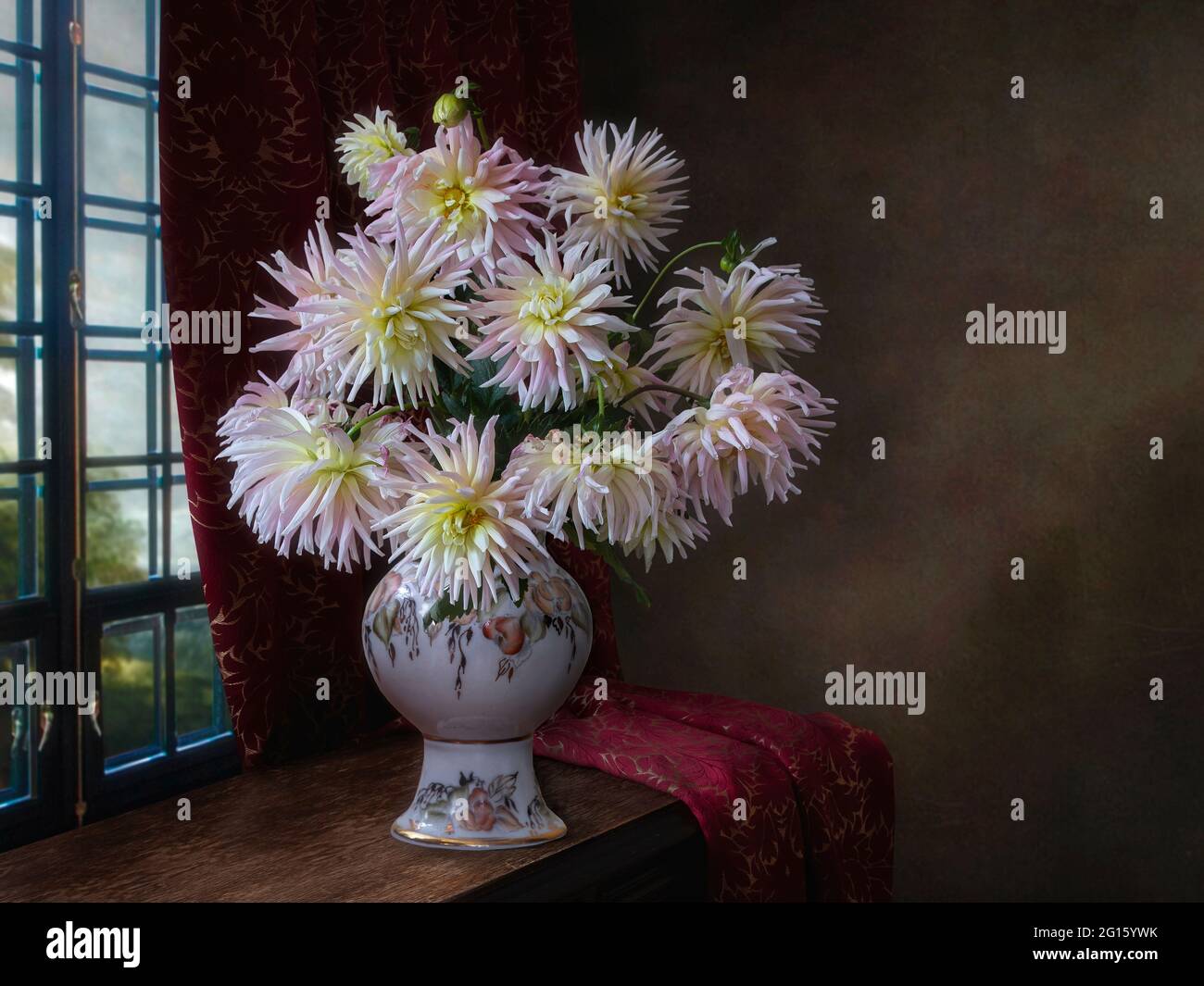 Still life with splendid bouquet of flowers Stock Photo - Alamy