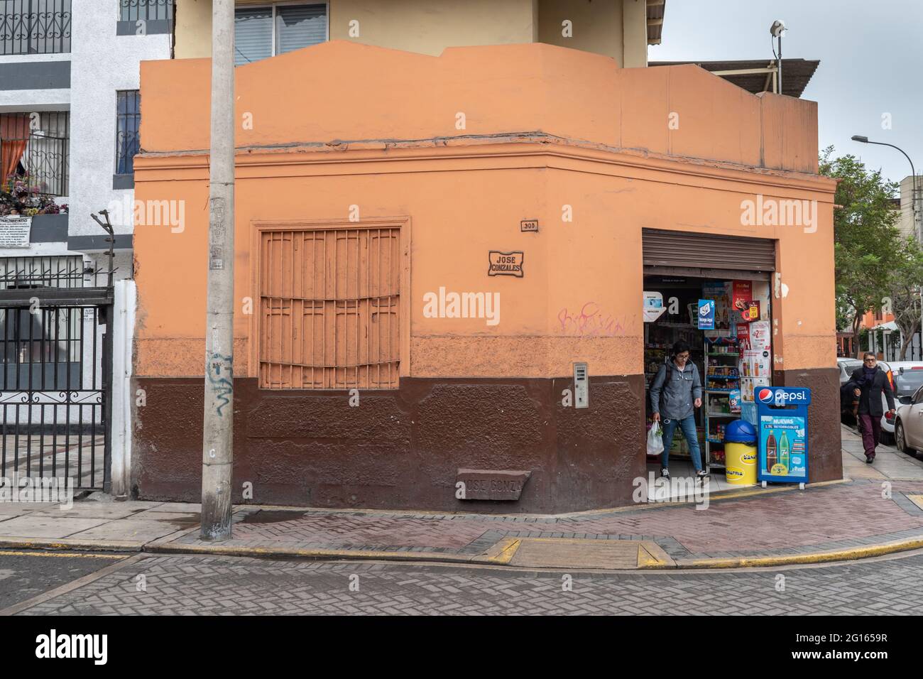 Corner store in Miraflores, Lima, Peru Stock Photo