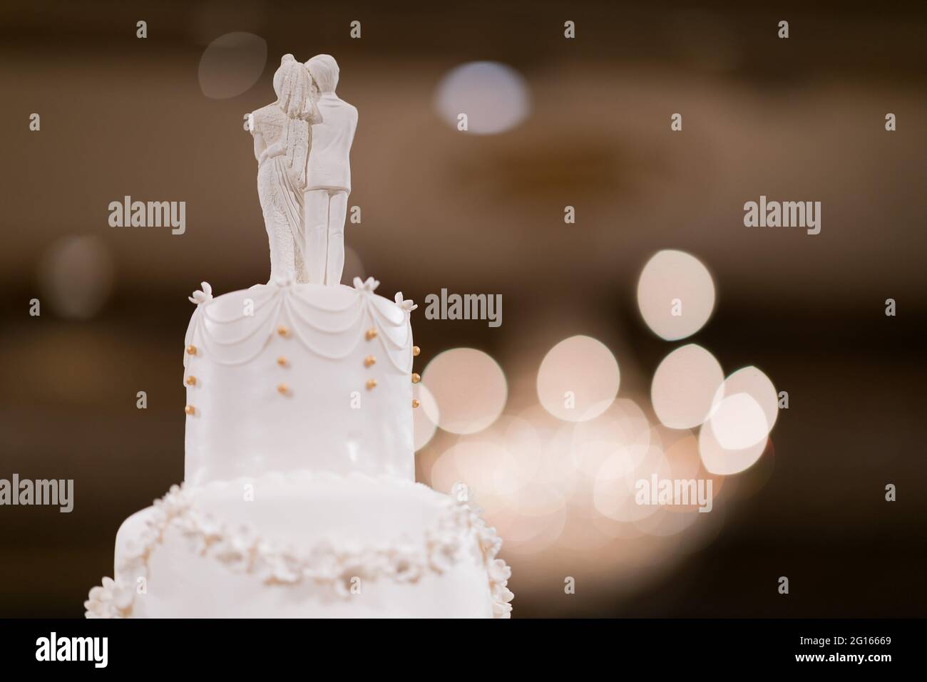wedding doll cake, love couple, teddy bear on wedding cake Stock Photo -  Alamy