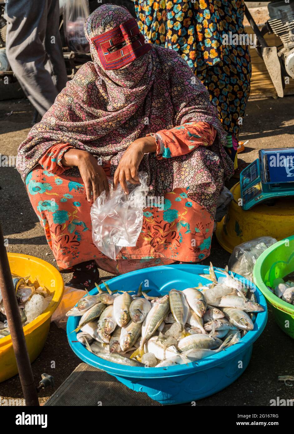 Akchaga qizlar seks juda Vivian Shmitt ikkita katta xorozni oladi