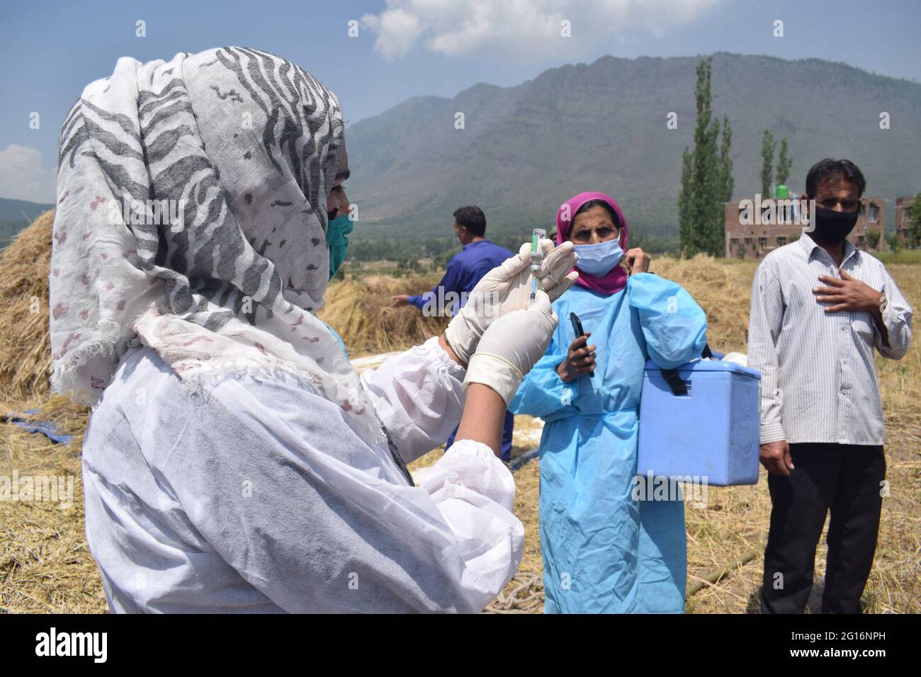 Kashmir, India. 5th June 2021. A health worker prepares to inoculate a woman with a dose of the Covid-19 coronavirus vaccine  in a special drive to vaccinate farmers. Credit: Majority World CIC/Alamy Live News Stock Photo
