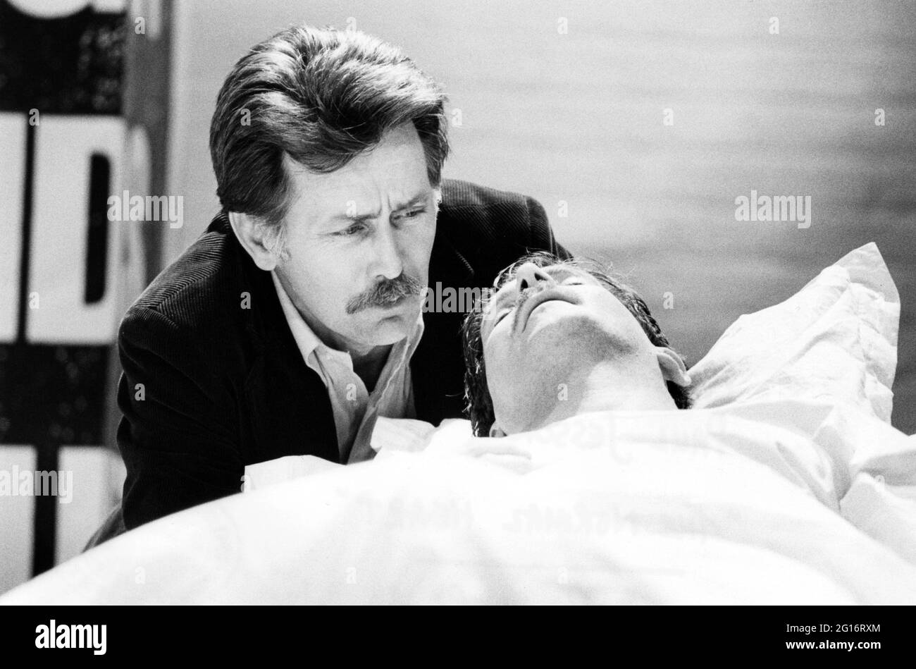 Martin Sheen (Ned Weeks) with Paul Jesson (Felix Turner) in THE NORMAL HEART by Larry Kramer at the Royal Court Theatre, London SW1 20/03/1986  design: Geoff Rose  lighting: Gerry Jenkinson  director: David Hayman Stock Photo