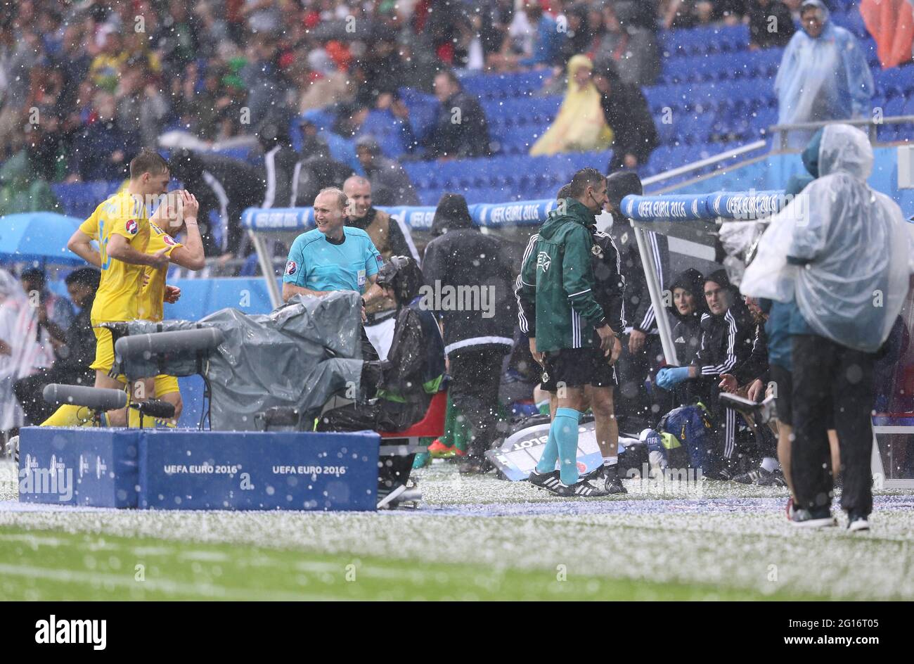 Lyon France June 16 16 Heavy Rain Showers Caused Interruption Of The Uefa Euro 16 Game Ukraine V Northern Ireland At Stade De Lyon Stadium Stock Photo Alamy