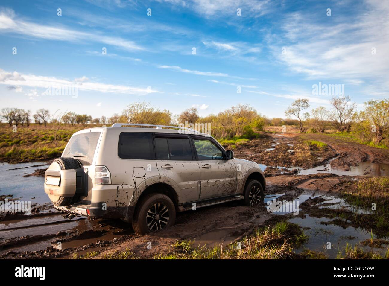 Mitsubishi Pajero/Montero stuck in mud Stock Photo
