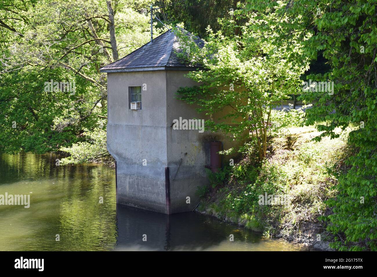 pump house in the reservoir lake Stock Photo Alamy