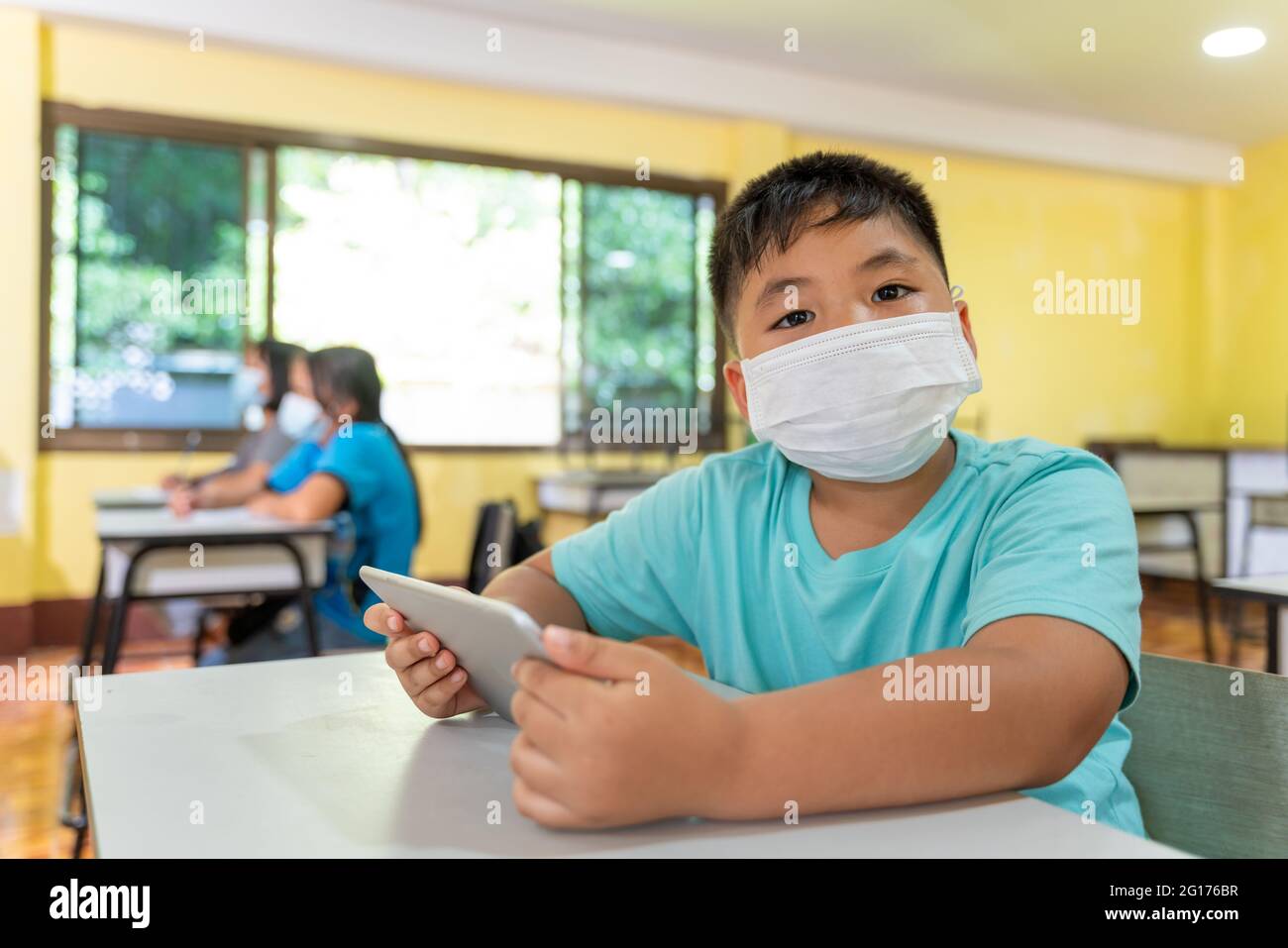 Child covid school mask hi-res stock photography and images - Alamy