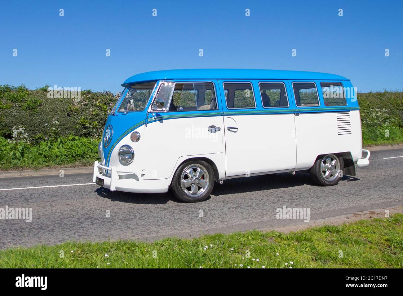 1967 60s sixties blue white Vw Volkswagen, quarter light windows,  split screen 1500cc petrol kombi, Caravans and Motorhomes, campervans on Britain's roads, RV leisure vehicle, family holidays, caravanette vacations, Touring caravan holiday, van conversions, Vanagon autohome, life on the road, ben-route to Capesthorne Hall classic May car show, Cheshire, UK Stock Photo