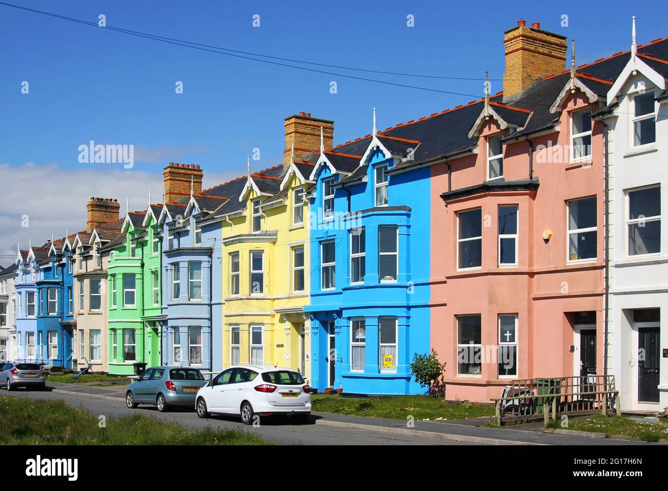 Colourful terrace houses facing the beach in Borth, Wales Stock Photo