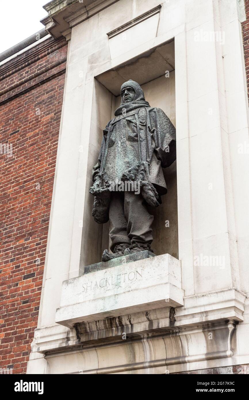 Statue of explorer Ernest Shackleton in wall, Kensington Gore, London, UK Stock Photo