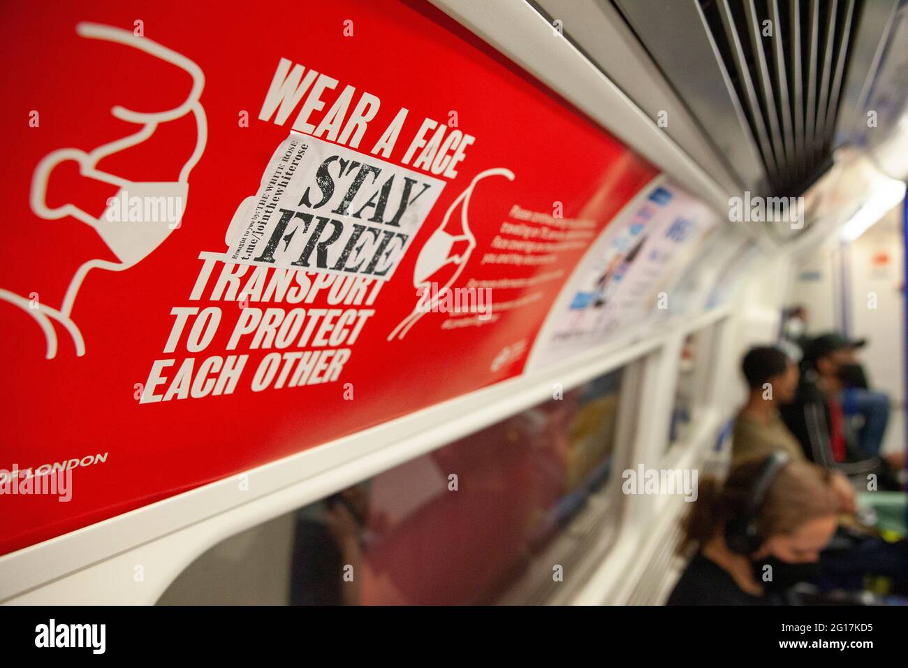 London, UK, 3 June 2021: While most people wear face masks on public transport, a few don't due to health issue or as a rebellion against government advice. A sticker from the Join The White Rose movement advises 'Stay Free', defacing a Transport for London and Mayor of London poster asking people to wear face masks to reduce the spread of covid. Anti-vaxxers and lockdown sceptics are campaigning in defiance of scientific advice and a possible third wave of covid infections in the UK. Anna Watson/Alamy Stock Photo