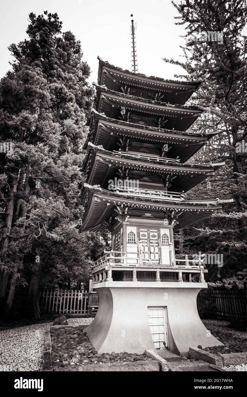 Black and white image of the Buddhist Temple in Japanese Tea Garden (Golden Gate Park) Stock Photo