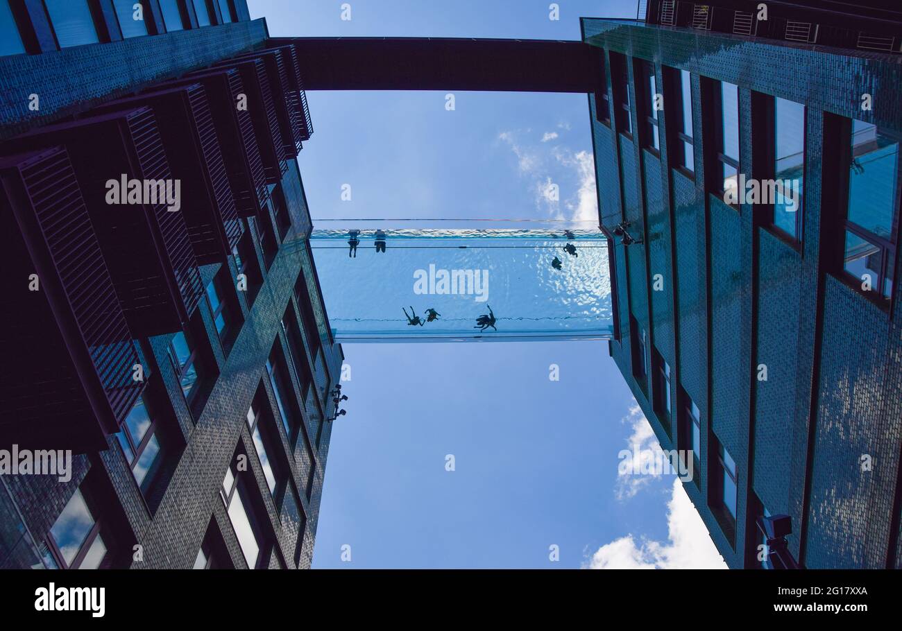 London United Kingdom 5th June 21 People In The Newly Opened Sky Pool A Swimming Pool Suspended 35 Metres Above Ground Between Two Apartment Buildings Next To The Us Embassy In Nine