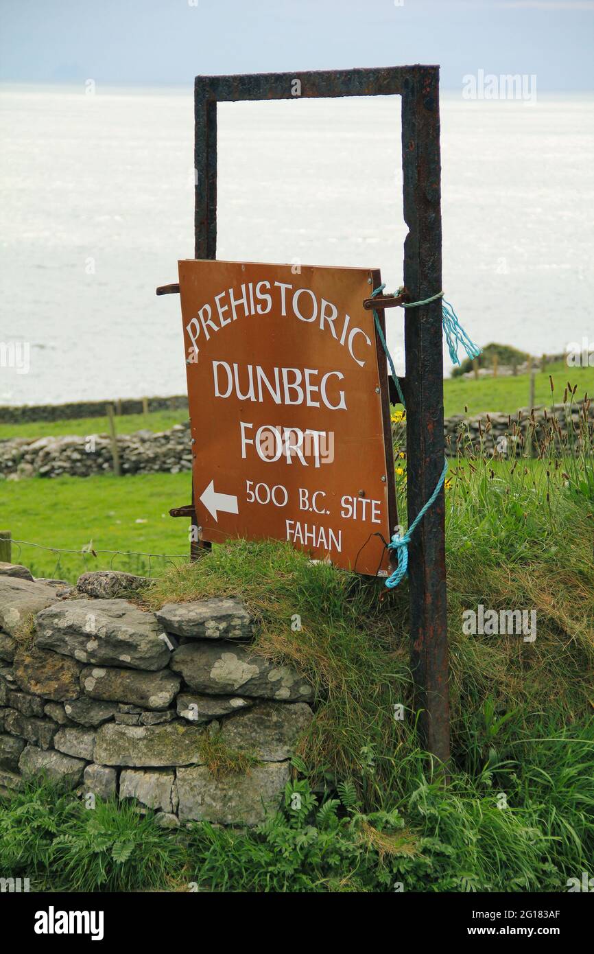 Sign Board at the entrance of Prehistoric Dún Beag fort in Dingle Peninsula, Ireland Stock Photo