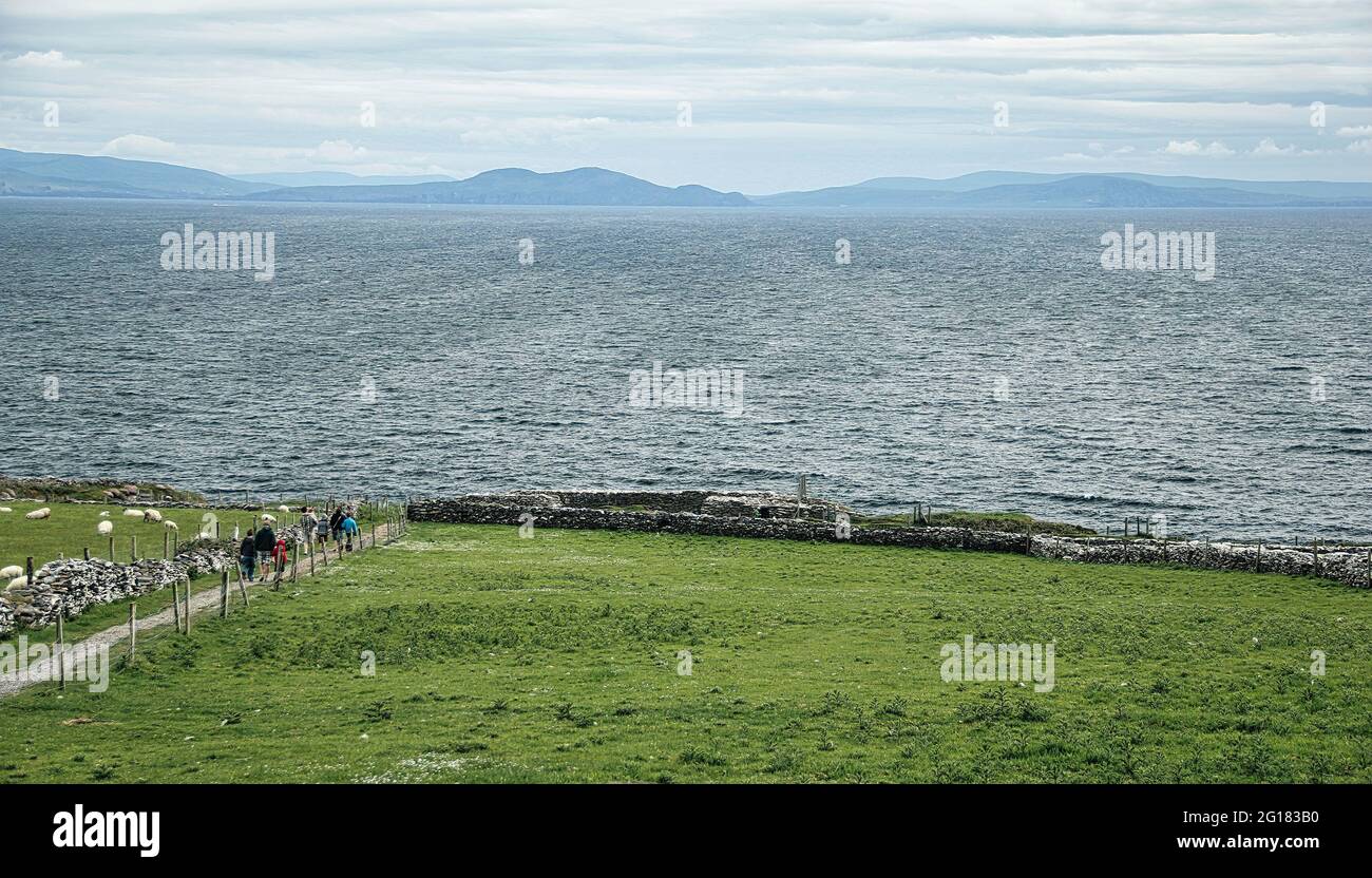 Prehistoric Dun Beag fort in Dingle Peninsula, Ireland with the view of the North Atlantic Ocean. Stock Photo