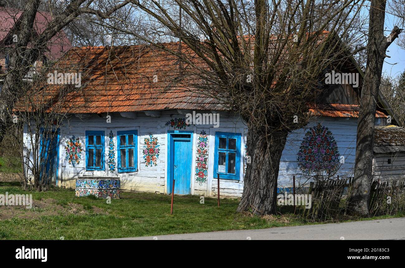 Zalipie, Poland. 05th Apr, 2021. View of one of the oldest house painted in traditional patterns.The village of Zalipie is known for its custom of hand-painted huts. The characteristic floral patterns can be found on most houses in the village. Credit: SOPA Images Limited/Alamy Live News Stock Photo