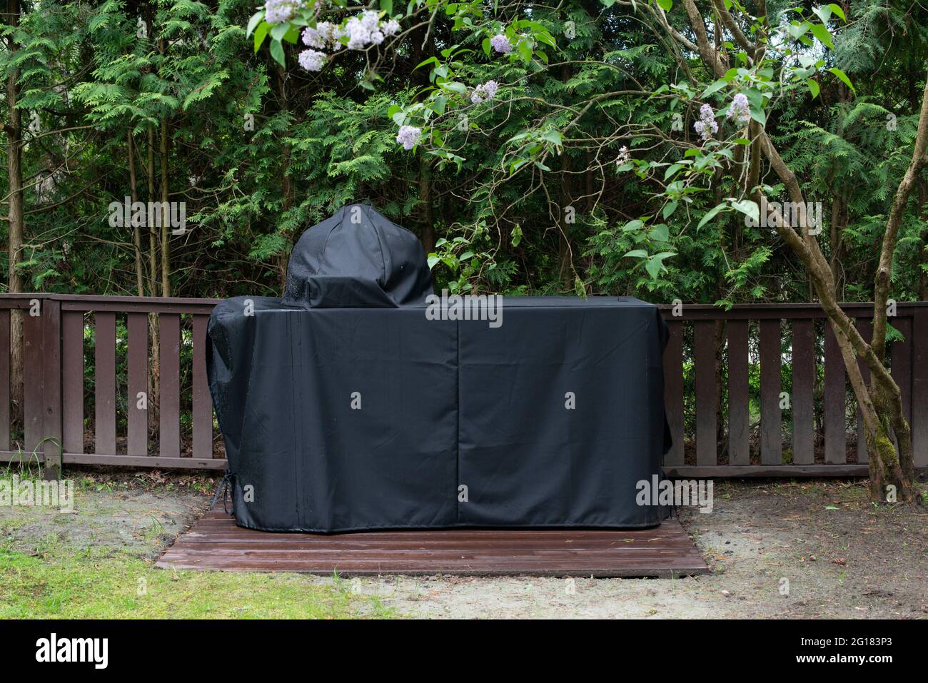 Barbeque grill Cover protecting kamadostyle ceramic grill from rain