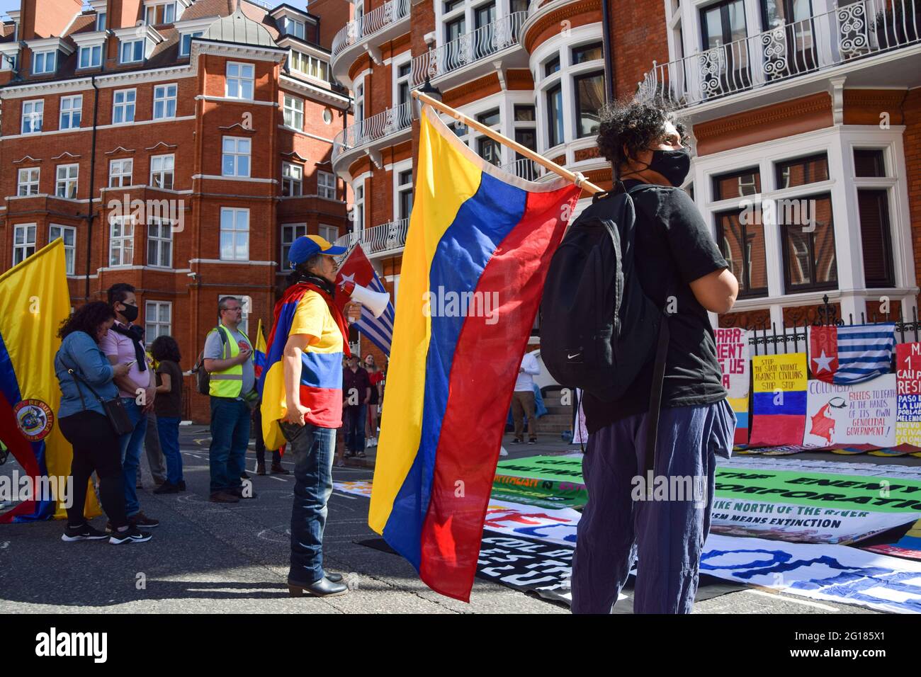 London, United Kingdom. 5th June 2021. Protesters outside the Colombian Embassy. A demonstration was held outside the embassy in Knightsbridge as part of the ongoing protests against the current Colombian government. (Credit: Vuk Valcic / Alamy Live News). Stock Photo