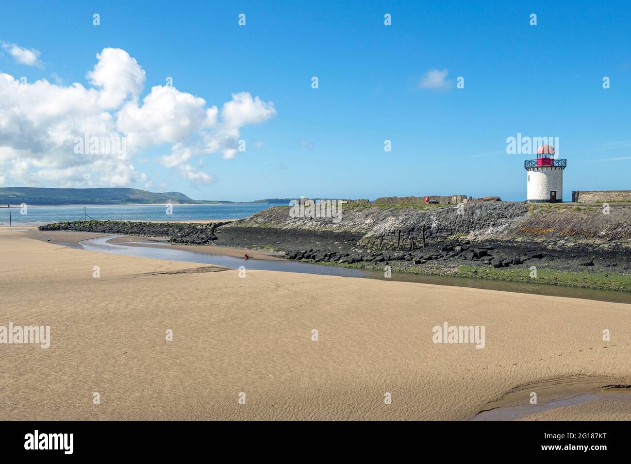 The West Harbour entrance wall and lighthouse at Burry Port in Carmarthenshire Stock Photo