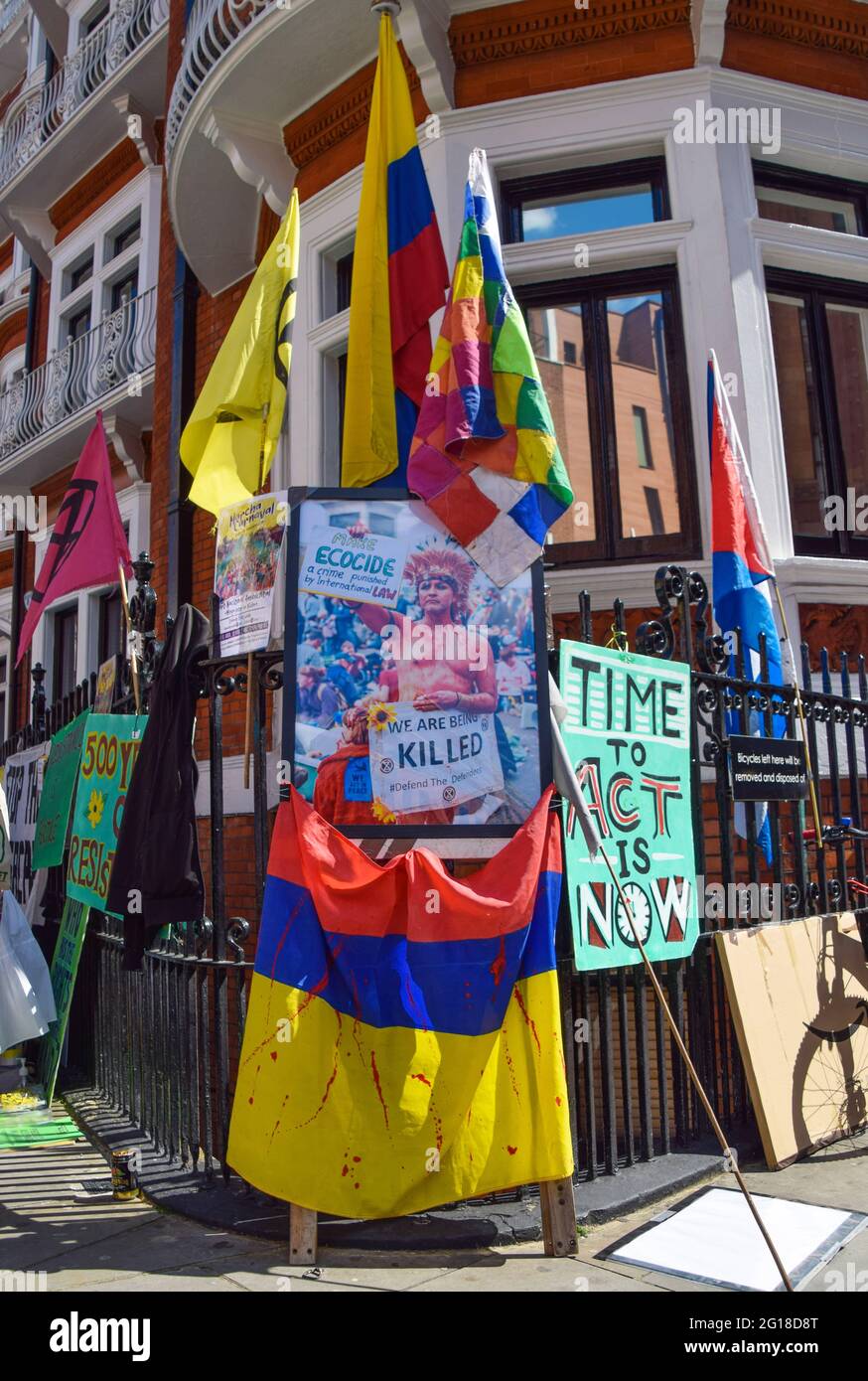 London, UK. 05th June, 2021. Flags, placards and pictures seen outside the Colombian Embassy in London during the demonstration. A demonstration was held outside the embassy in Knightsbridge as part of the ongoing protests against the current Colombian government. (Photo by Vuk Valcic/SOPA Images/Sipa USA) Credit: Sipa USA/Alamy Live News Stock Photo