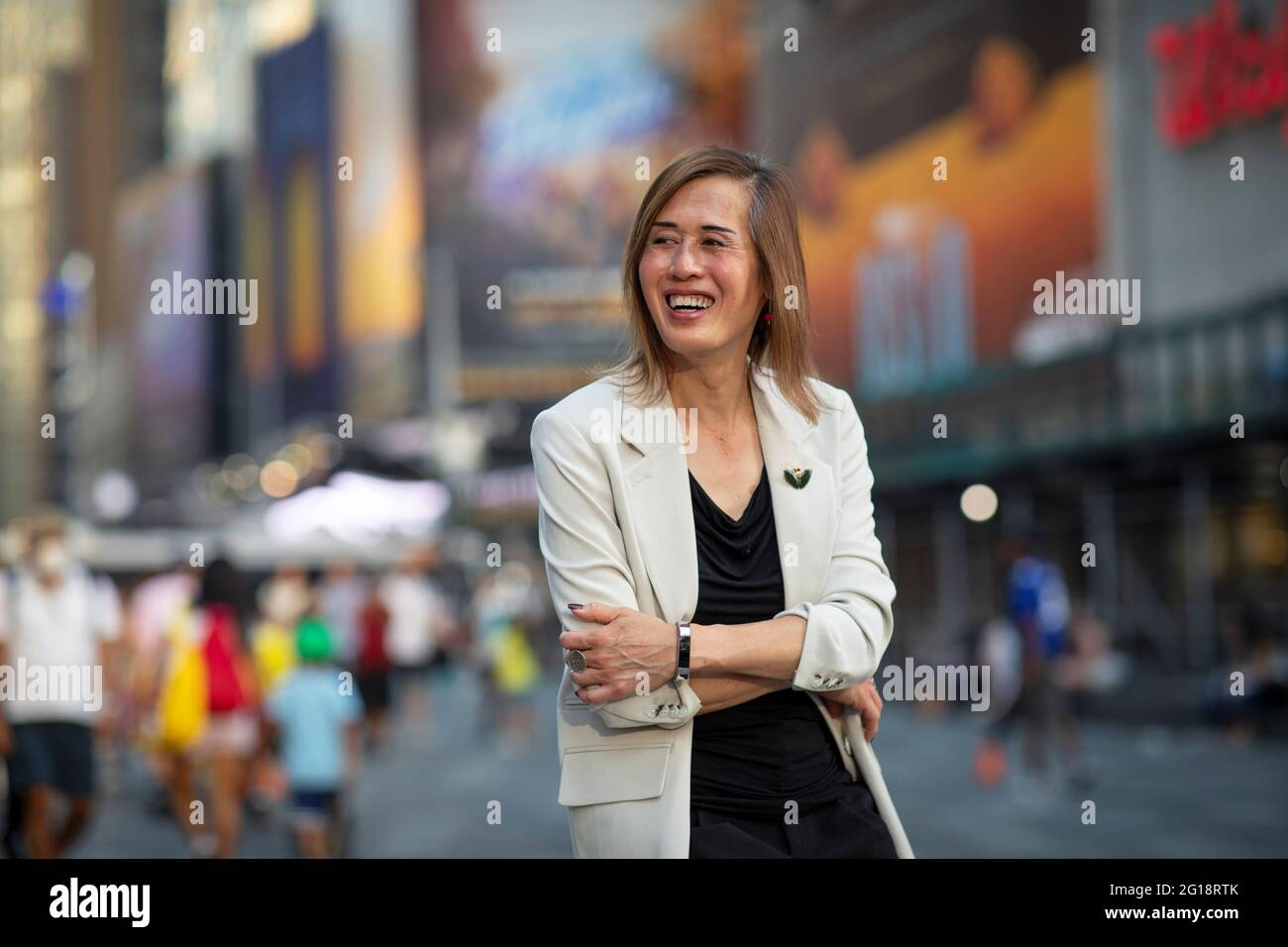 Reuters Executive Editor Gina Chua Poses For A Photo In Times Square New York City New York U S June 5 21 Reuters Andrew Kelly Stock Photo Alamy Reuters Executive Editor Gina Chua Poses For A Photo In Times Square New York City New York U S June 5 21 Reuters Andrew Kelly Stock Photo Alamy