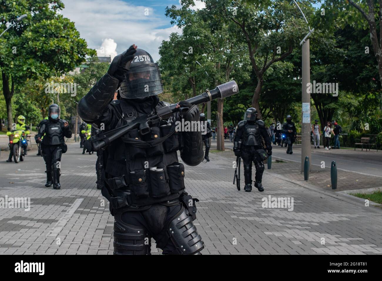 Colombia's riot police officers (ESMAD) carrying 12 gounge traumatic and tear gas shutguns as clashes between demonstrators and Colombia's riot police (ESMAD) erupt in Medellín, Colombia after several weeks of anti-government protest against President Ivan Duque's tax and health reforms and unrest and abuse of authority cases that leave at least 70 dead according to NGOs on June 4, 2021. Stock Photo