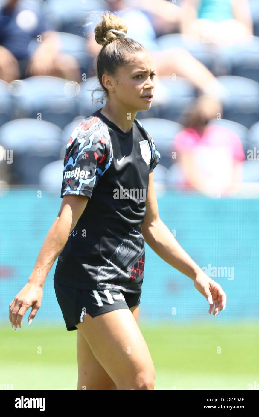 Chicago Red Stars defender Sarah Gorden (11) looks on during a NWSL match against the North Carolina Courage at SeatGeek Stadium, Saturday, June 5, 20 Stock Photo
