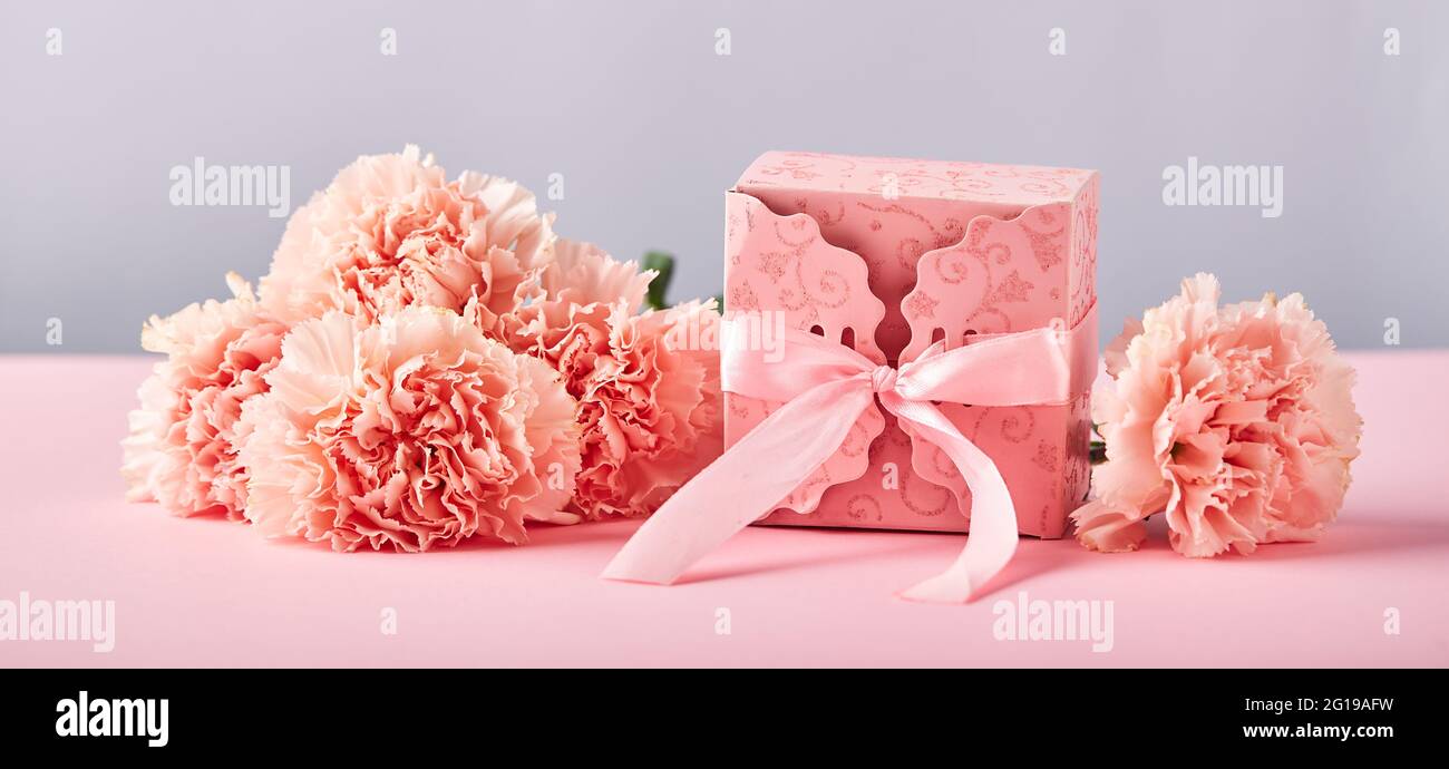 Carnation bouquet hires stock photography and images Alamy