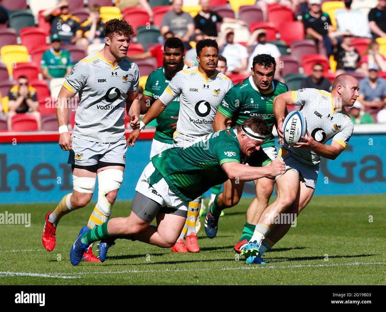BRENTFORD, ENGLAND - JUNE 05: Dan Robson of Wasps RFC gets tackled by Will Goodrick-Clarke of London Irish during Gallagher Premiership between London Irish and Wasps at Brentford Community Stadium , Brentford, UK on  05th June 2021 Stock Photo