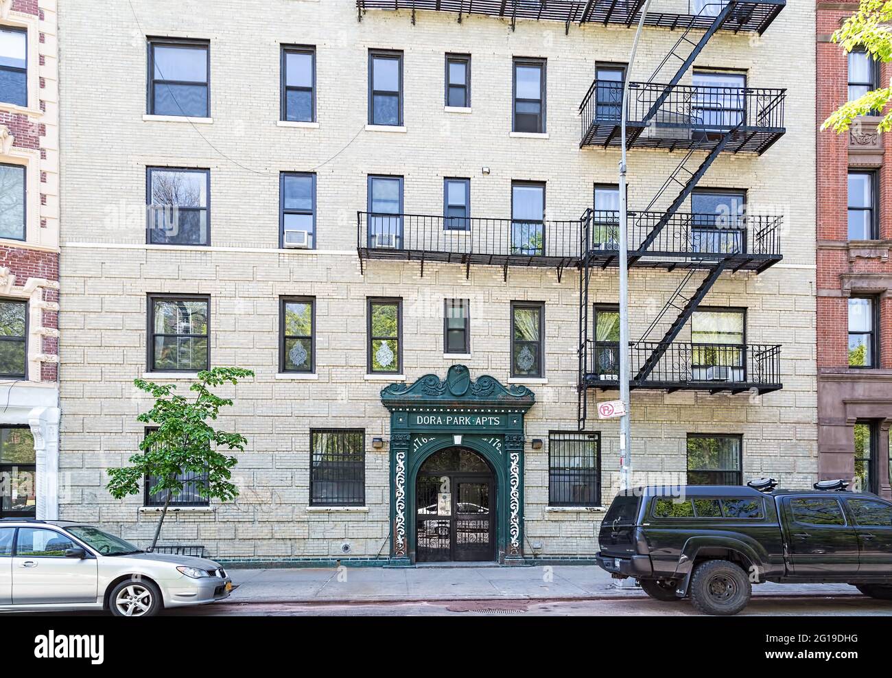 Dora Park Apartments 172 E 7th Street Stock Photo Alamy