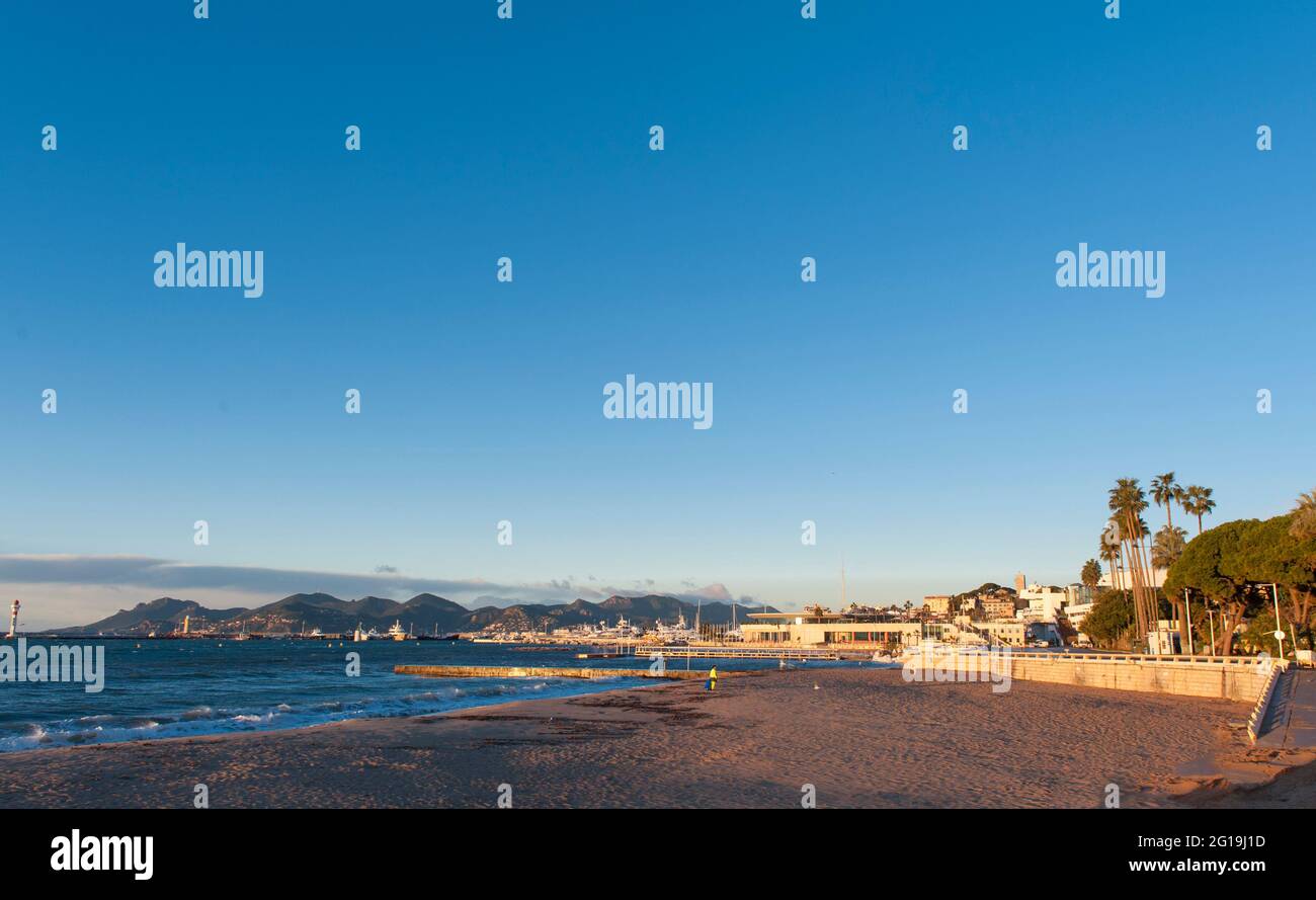 The beach 'Plage de Goeland' at early morning, Cannes, France Stock Photo