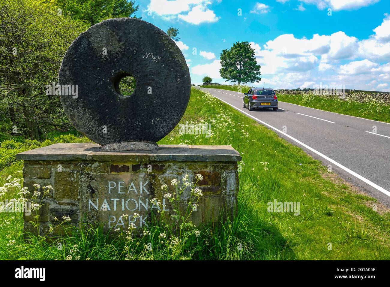 A millstone marking the Peak District National Park boundary on the edge of Sheffield, South Yorkshire, North of England, UK Stock Photo