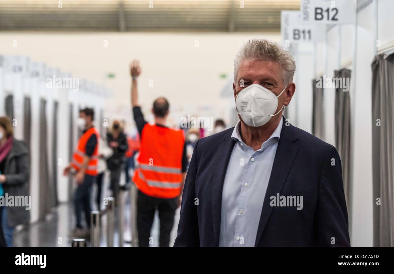 Munich, Bavaria, Germany. 6th June, 2021. Munich Mayor DIETER REITER. A view from inside the Muenchen-Riem Impfzentrum (Munich-Riem Vaccine Center) where as of the 4th of June a total of 348.751 first and 197.023 second vaccine doses were given. In total, with the help of private practices and mobile teams, 912.223 vaccine doses were given (624.677 first doses und 287.546 second doses/49, 2% and 22, 6 % for over 16 respectively). Credit: ZUMA Press, Inc./Alamy Live News Stock Photo