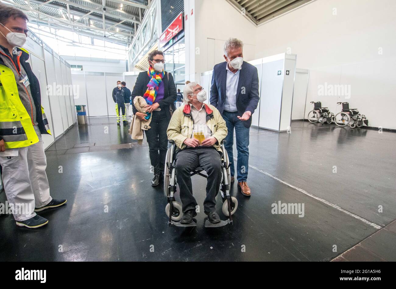 June 6, 2021, Munich, Bavaria, Germany: Munich Mayor DIETER REITER with Gesundheitsreferentin BEATRIX ZUREK and the 70 year old Dieter Buchner before the latter received his AstraZeneca shot. A view from inside the Muenchen-Riem Impfzentrum (Munich-Riem Vaccine Center) where as of the 4th of June a total of 348.751 first and 197.023 second vaccine doses were given. In total, with the help of private practices and mobile teams, 912.223 vaccine doses were given (624.677 first doses und 287.546 second doses/49, 2% and 22, 6 % for over 16 respectively). The Bavarian vaccine program has been plag Stock Photo