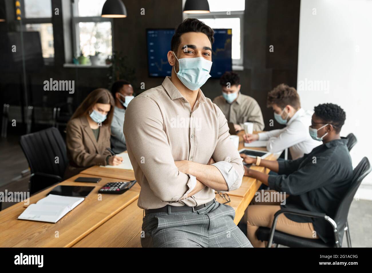 Office mask meeting arab hi-res stock photography and images - Alamy