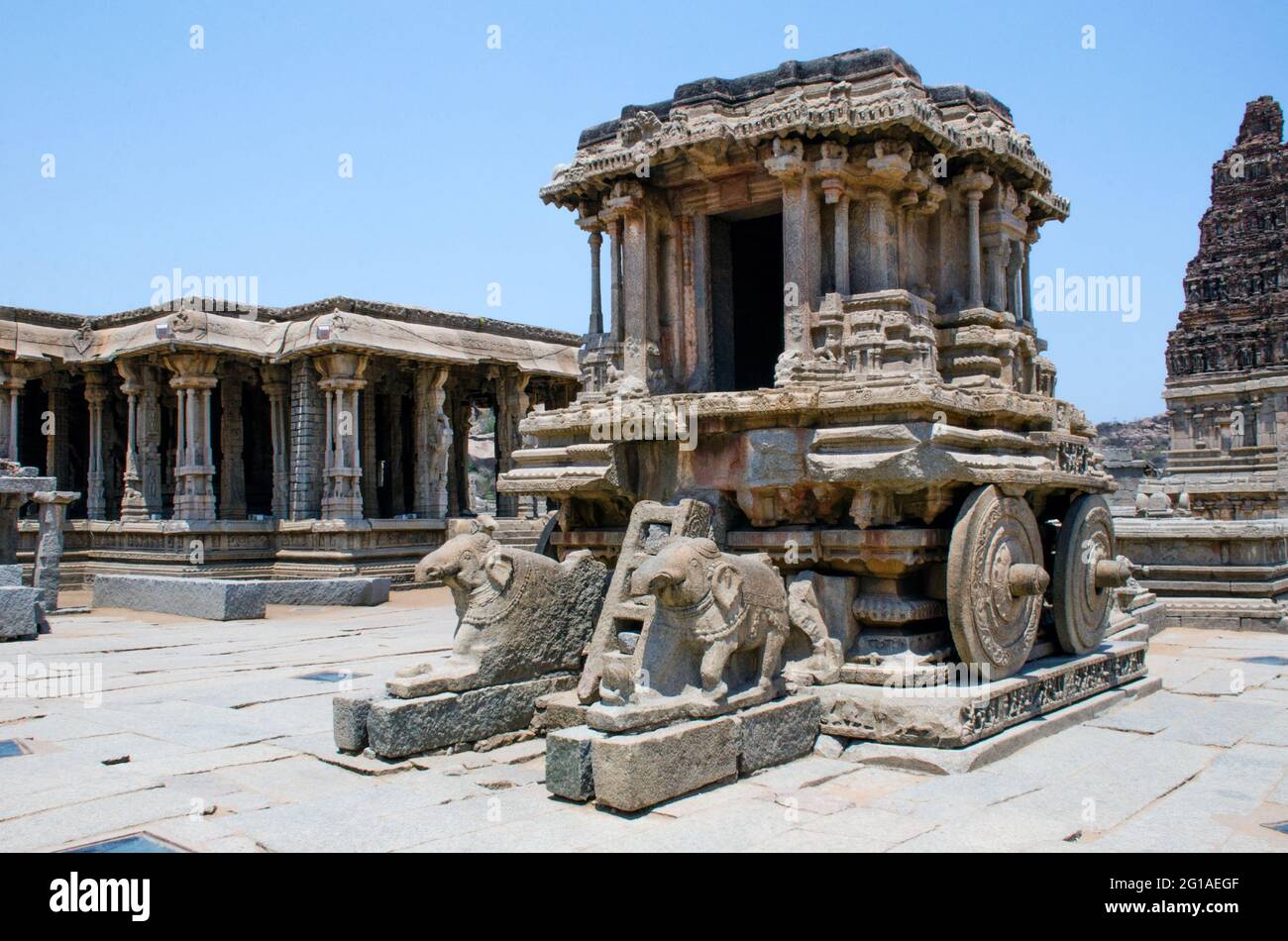 stone chariot vittala temple hampi Stock Photo - Alamy