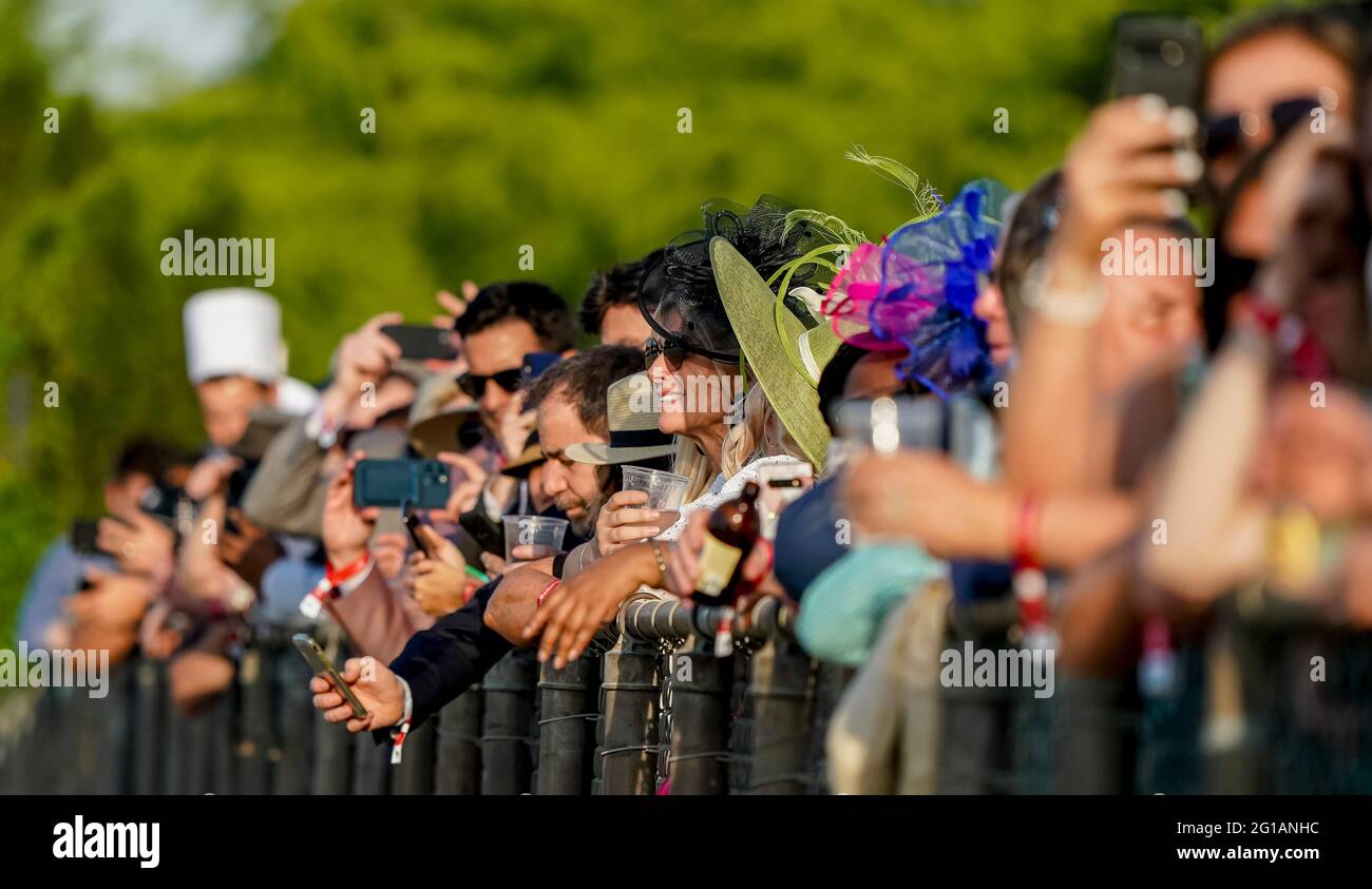 June 5, 2021, Elmont, NY, USA: June 5, 2021: Fans line the rail to watch before the running of the Belmont Stakes on Belmont Stakes Day at Belmont Park in Elmont, New York. Scott Serio/Eclipse Sportswire/CSM Stock Photo